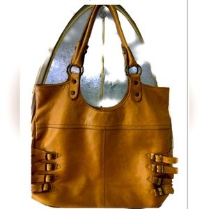 Frye Leather Purse. Snap closure. Excellent shape.